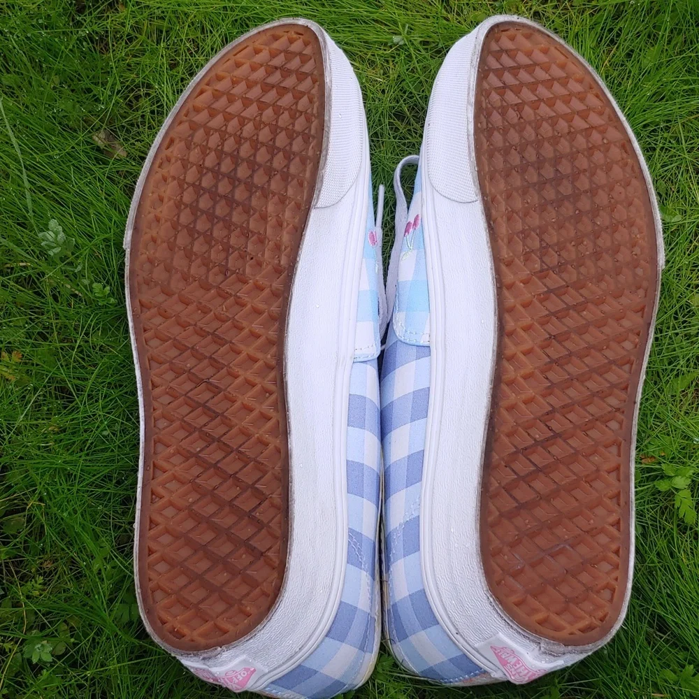 Like New Vans Gingham Embroidered Cherry, Women 12, Men 10.5 - Picture 7 of 11
